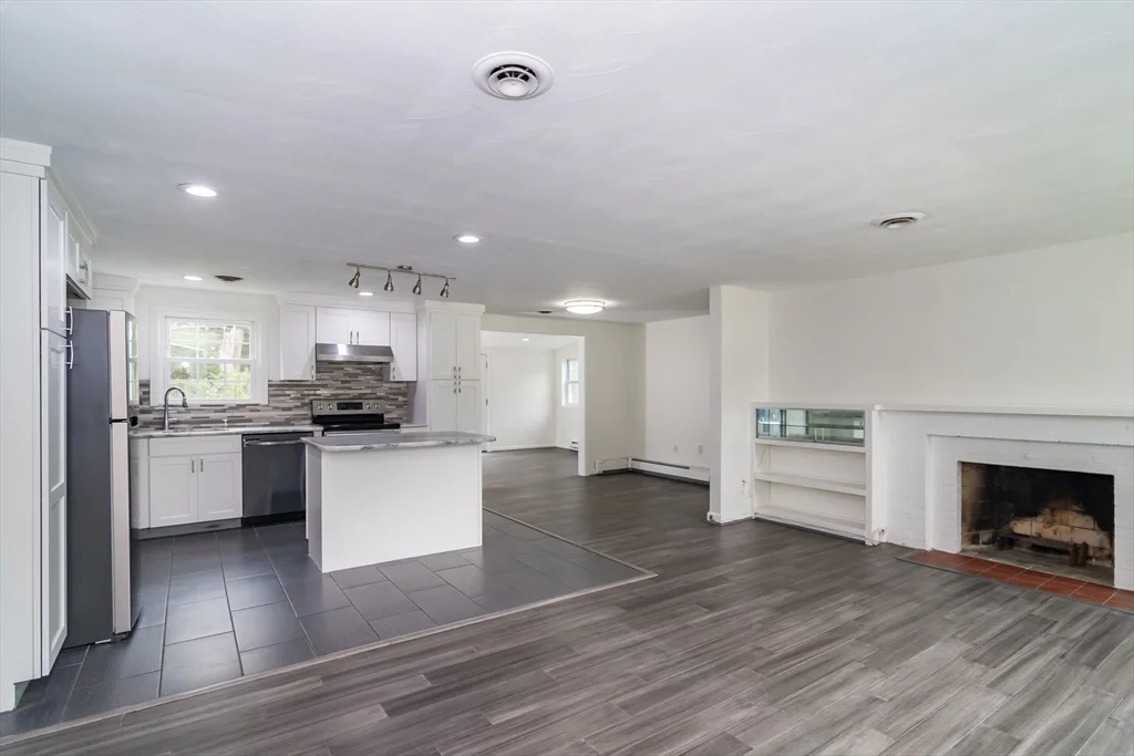 22 Wethersfield Rd, Natick