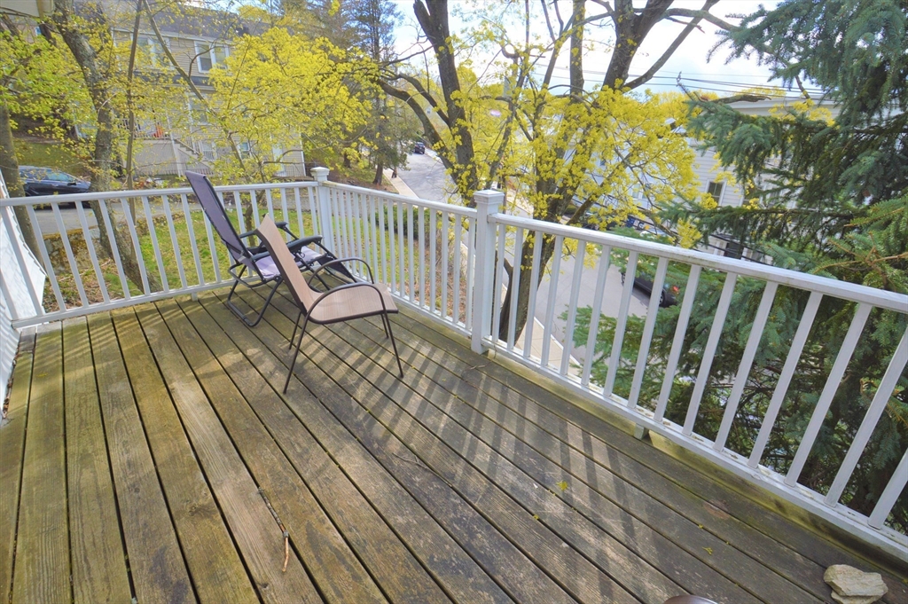 14 Breck Ave, Oak Square