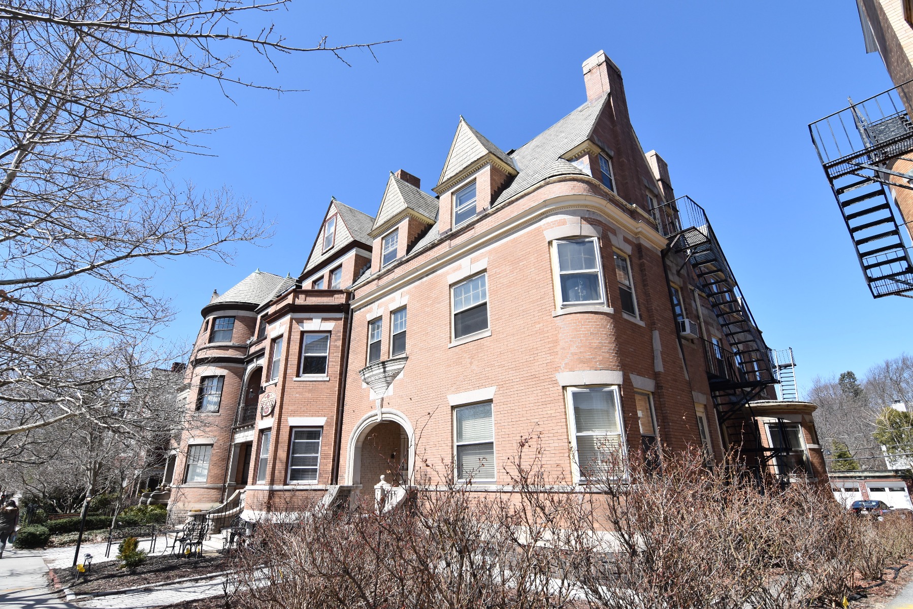 1748 Beacon St, Washington Square