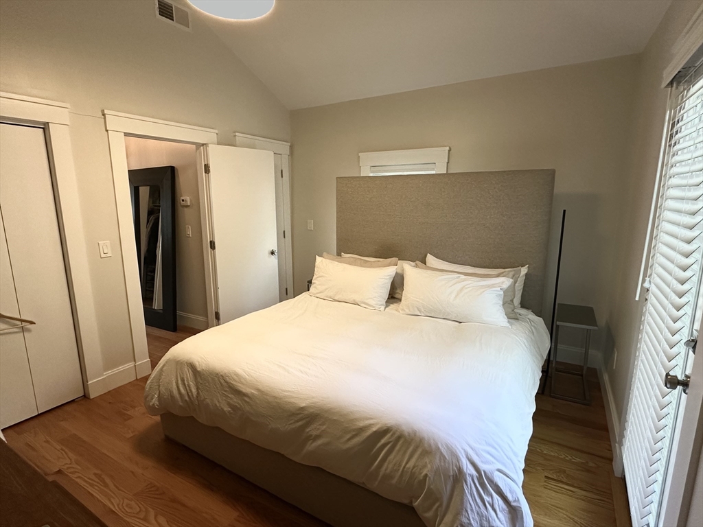 47 Wallace St, Tufts