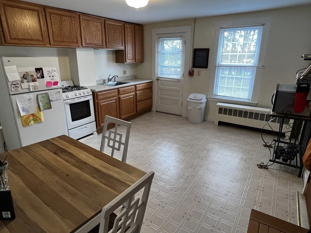 797 Main St, Amherst