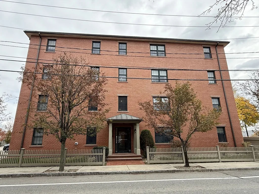 20 Locust St, Medford