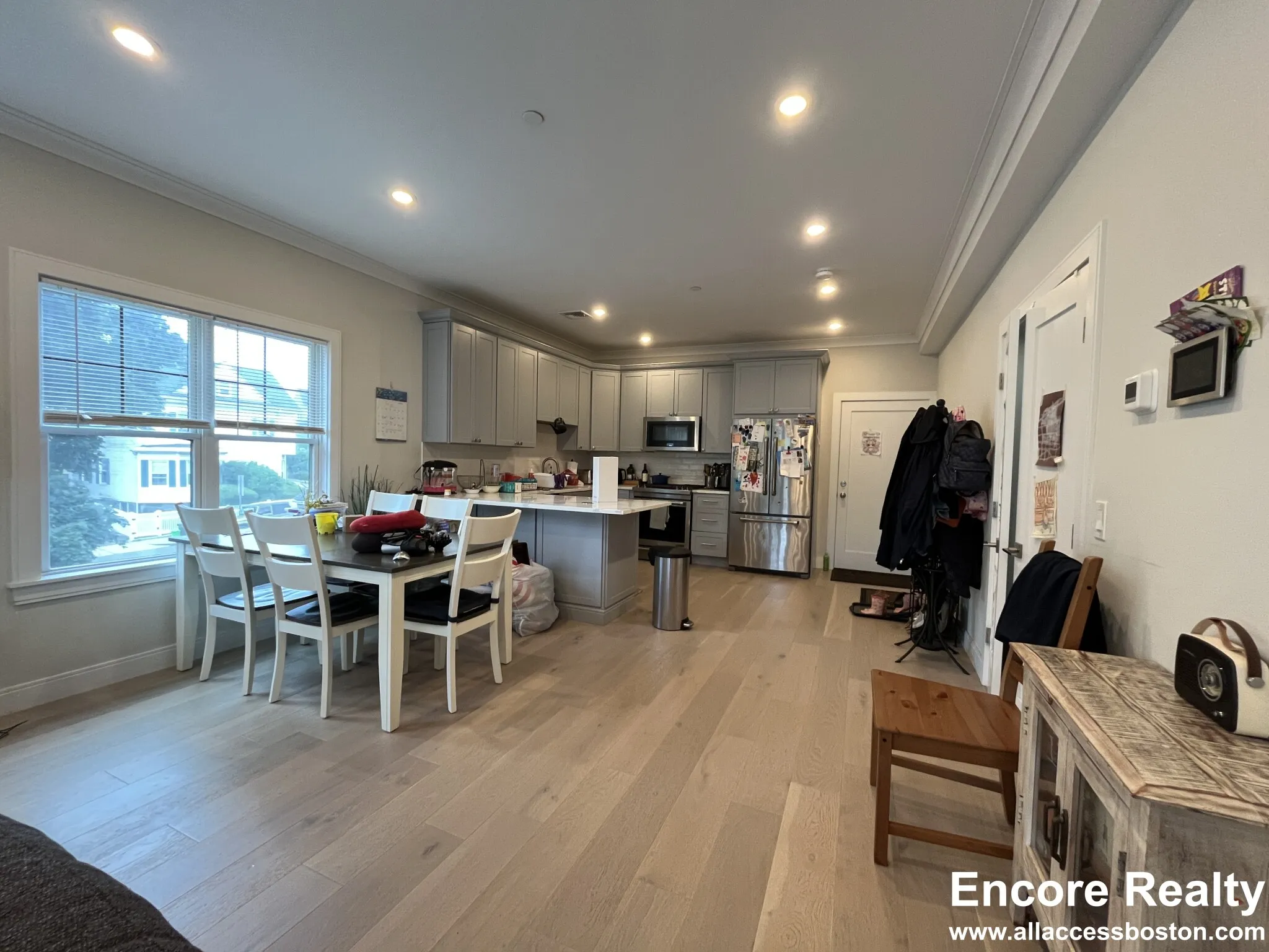 32 Cummins Highway, Roslindale