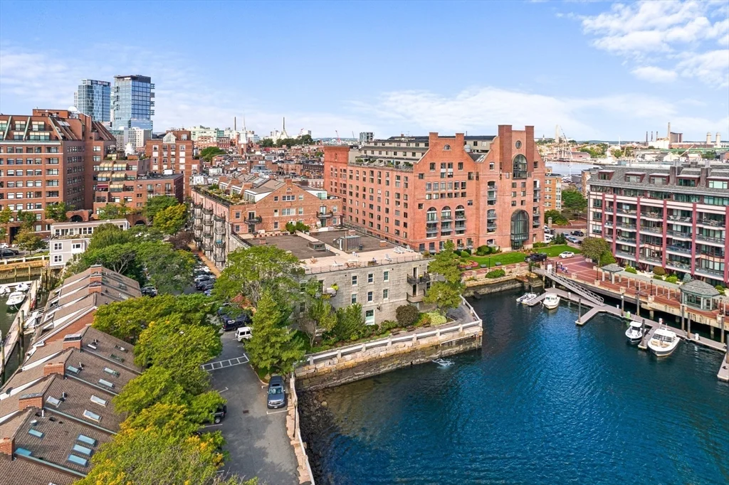 357 Commercial St, Waterfront