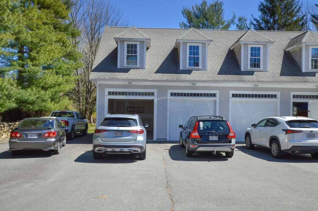 66 Tucker Ln, Dartmouth