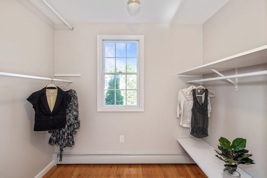 29 Burke Ln, Wellesley