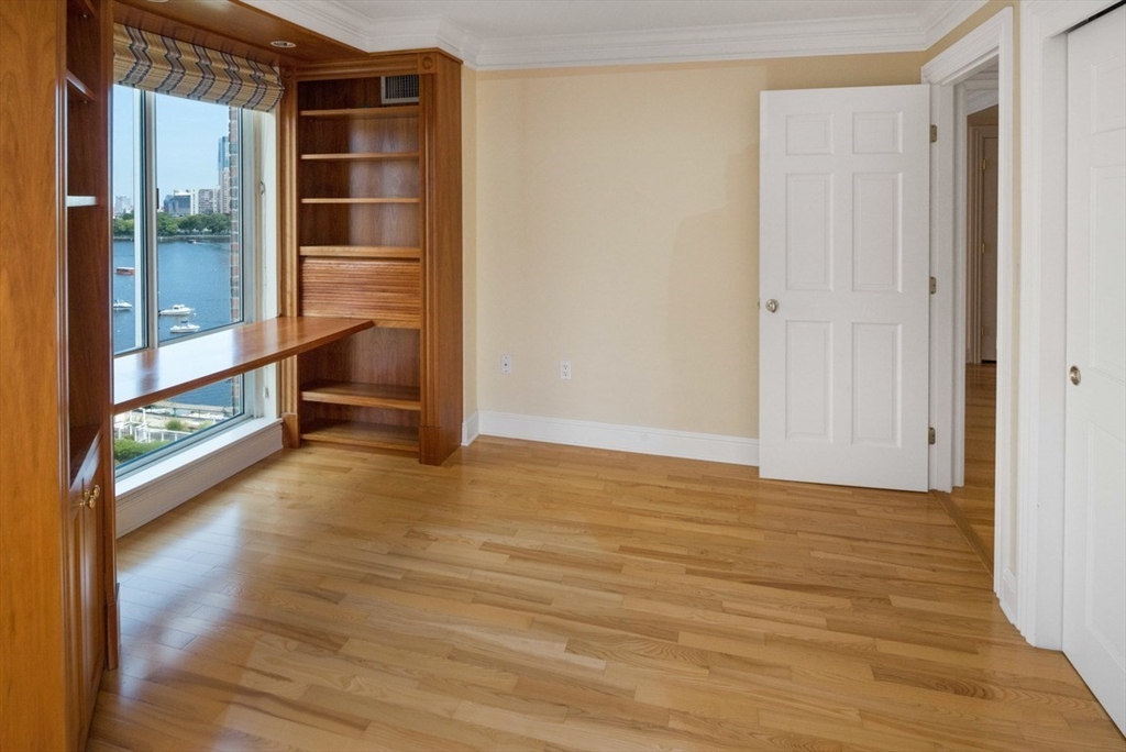 75-83 Cambridge Pkwa, East Cambridge