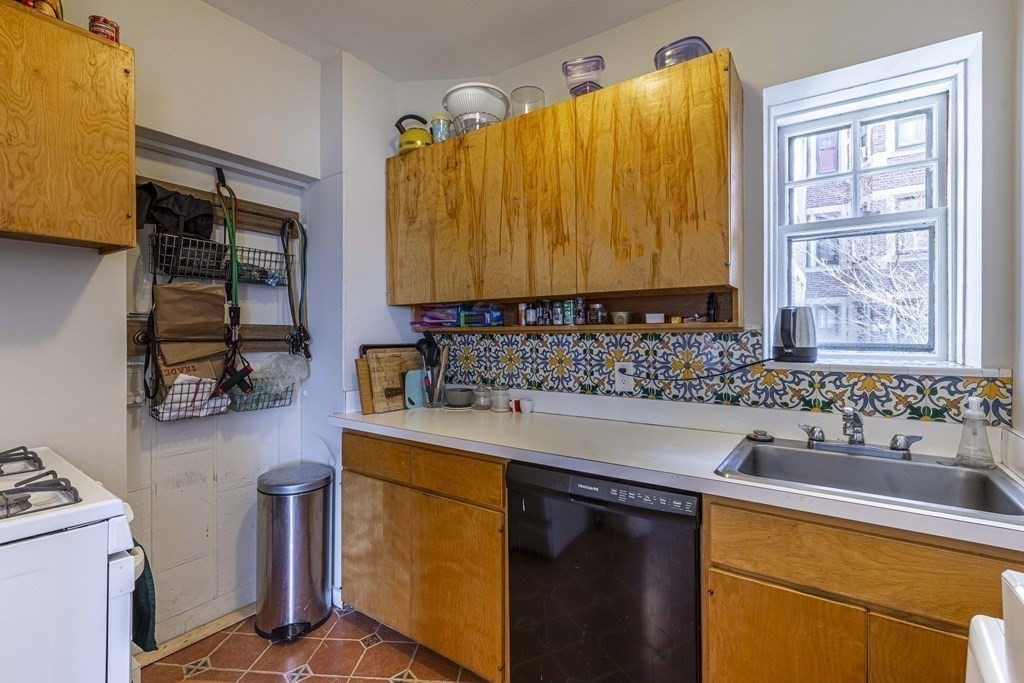 993 Memorial Dr, Cambridge