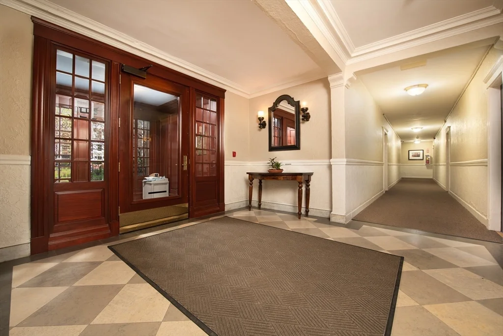 64 Queensberry St, Fenway