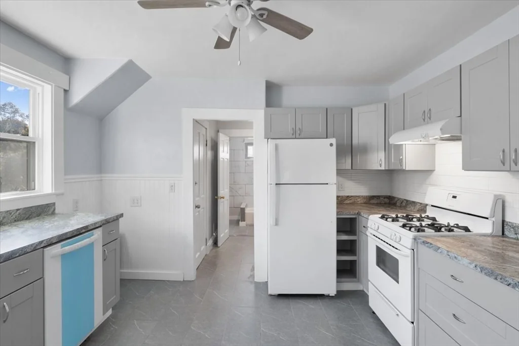 8 Linwood St, Holbrook