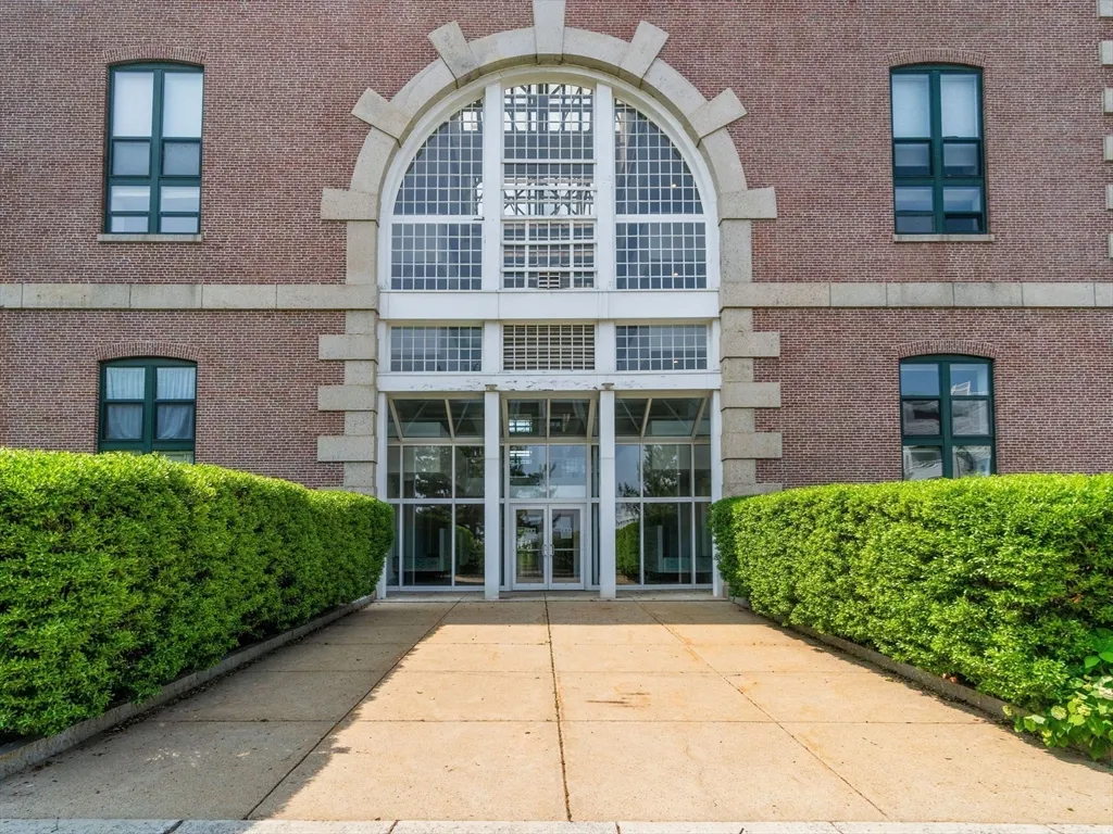 42 8th St, Charlestown