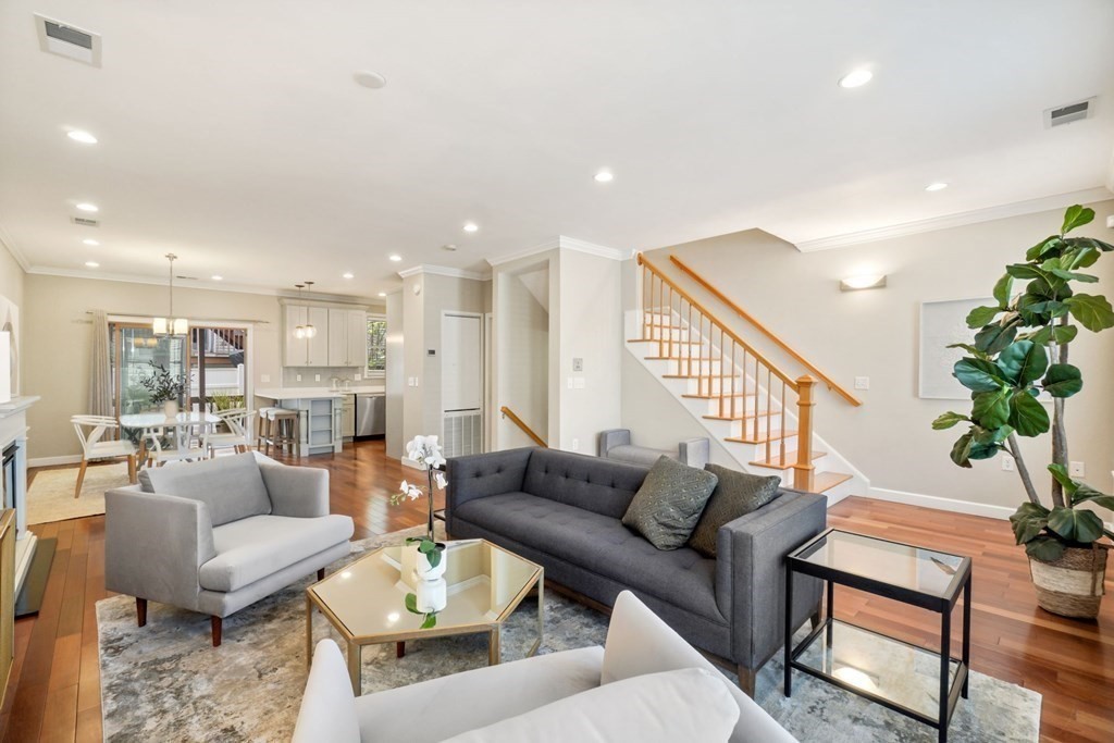 267 Bolton St, South Boston