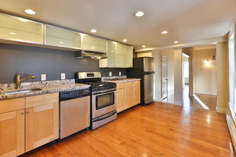 82 Bremen St, East Boston