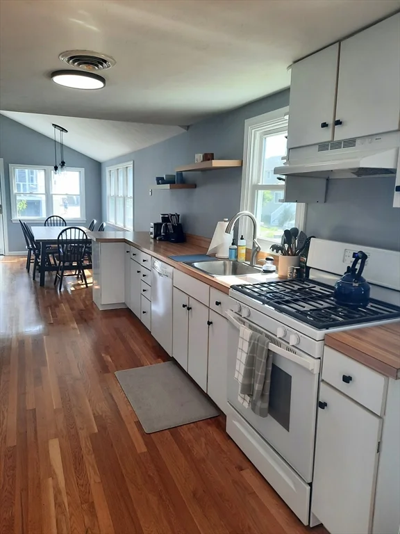 99 Scituate Ave, Scituate