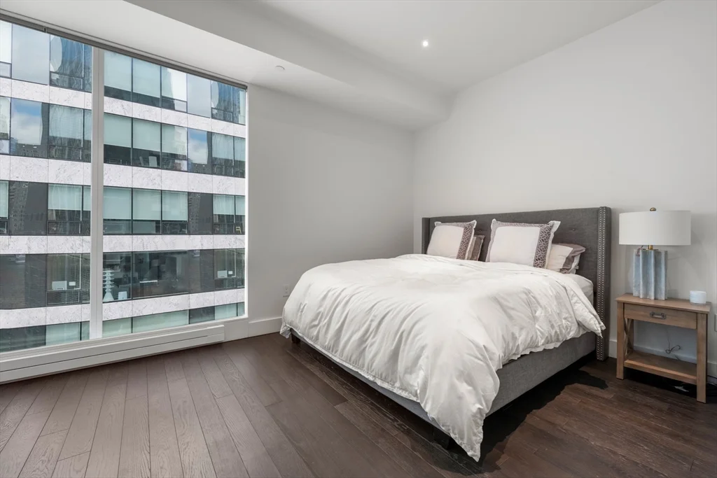 22 Liberty Dr, Seaport District