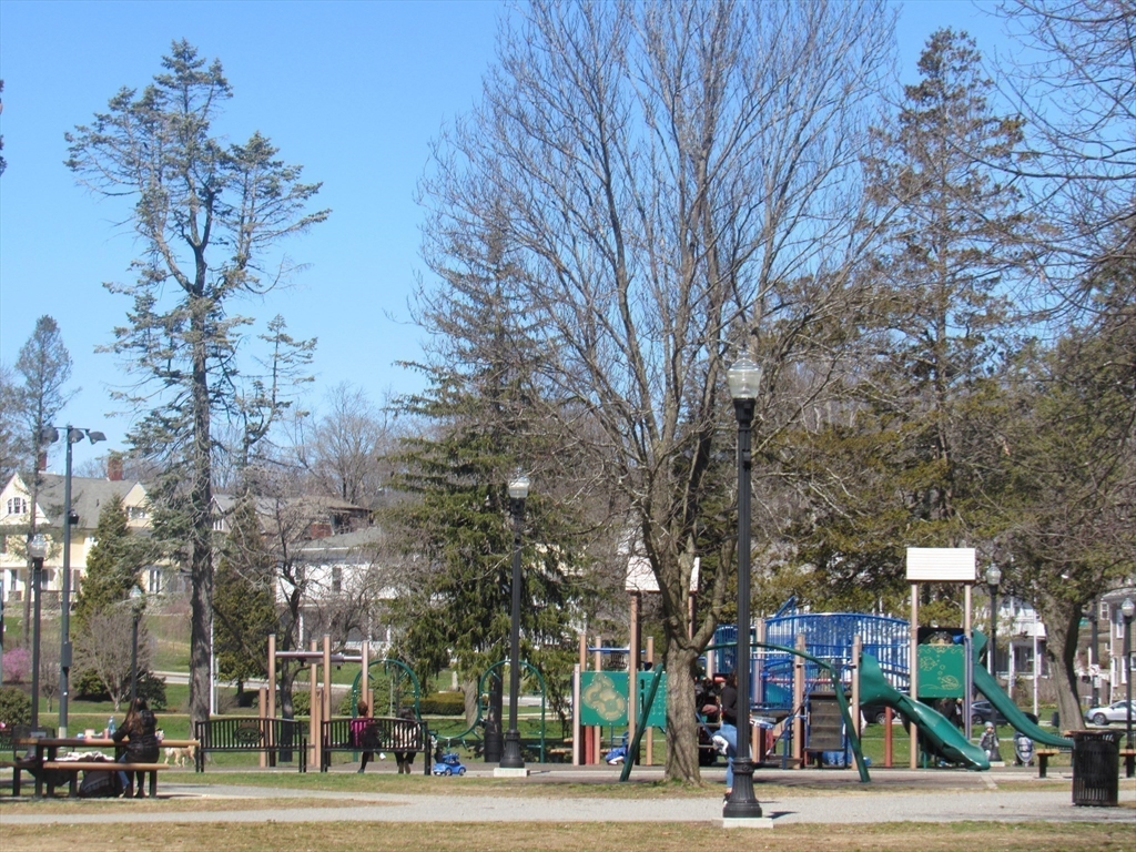 25 Crescent, Oakdale