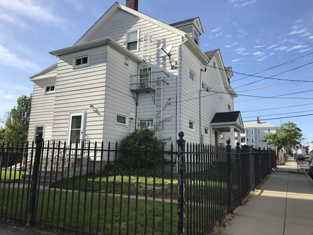 889 Pine, Fall River