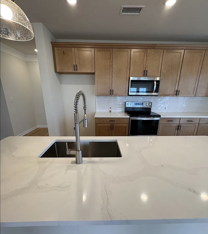 4 Stratton Dr, Woburn