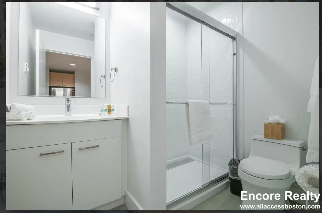 1085 Boylston St, Fenway