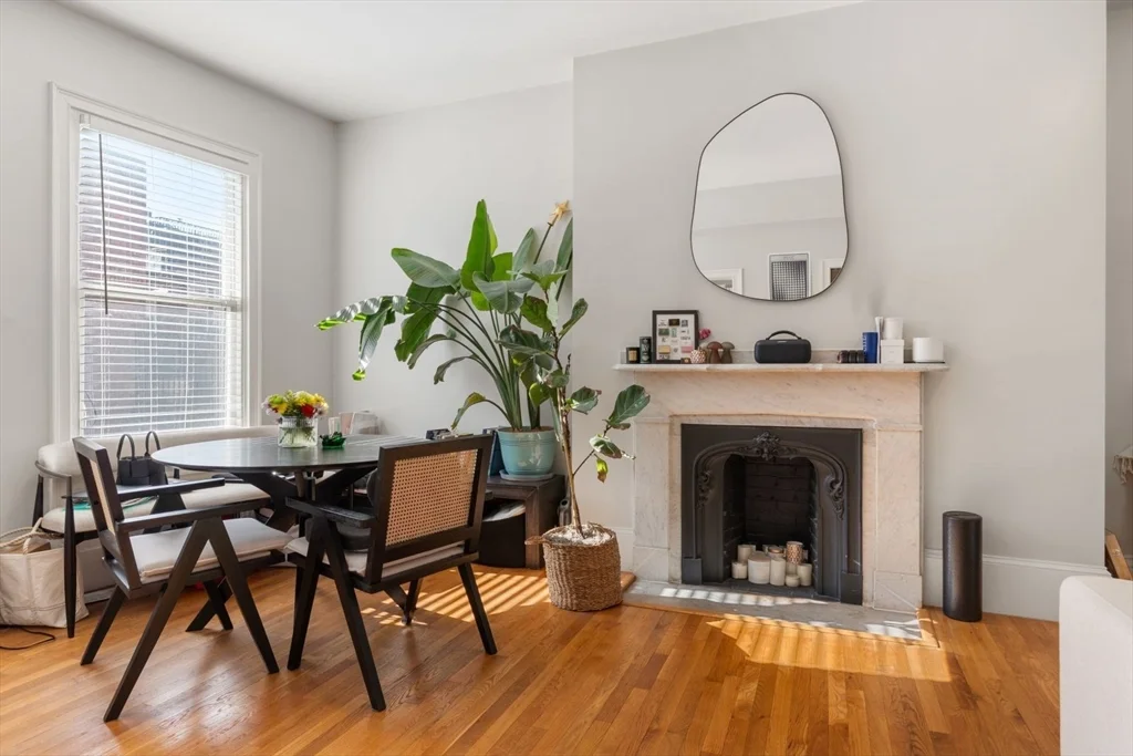 62 West Cedar St, Beacon Hill