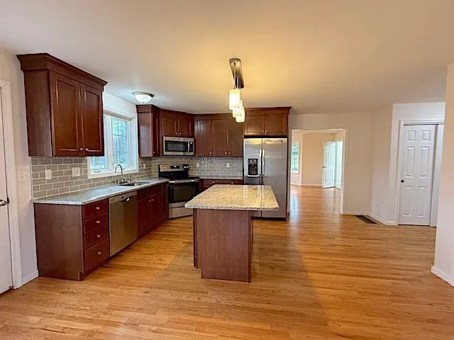 121 Robin Hill Rd, Groton