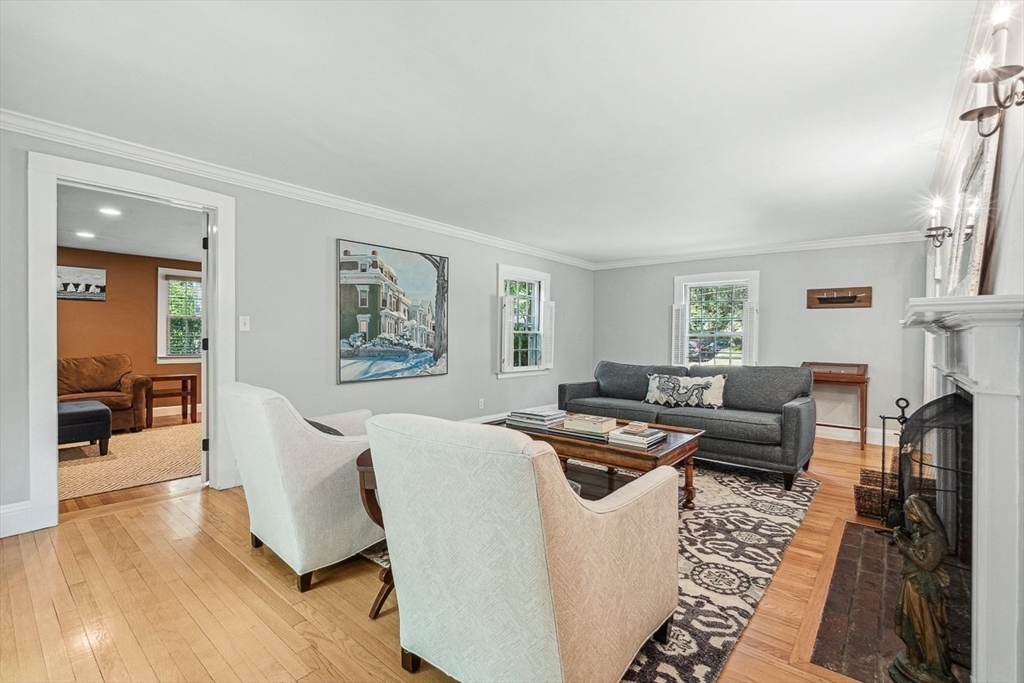 37 Tennyson Rd, Wellesley