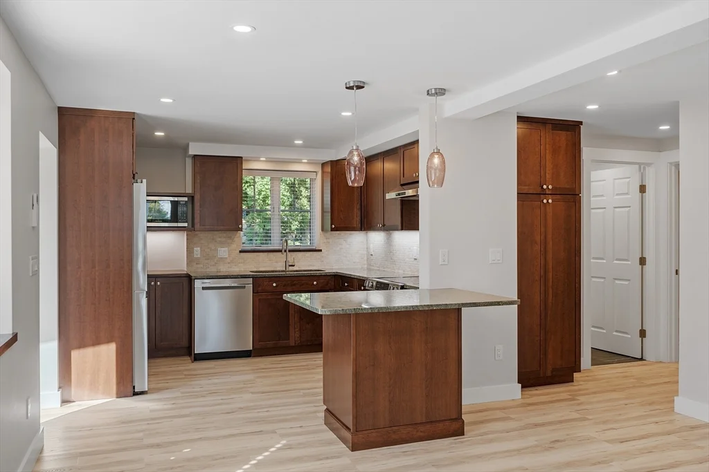 40 Atlantic Ave, Rockport