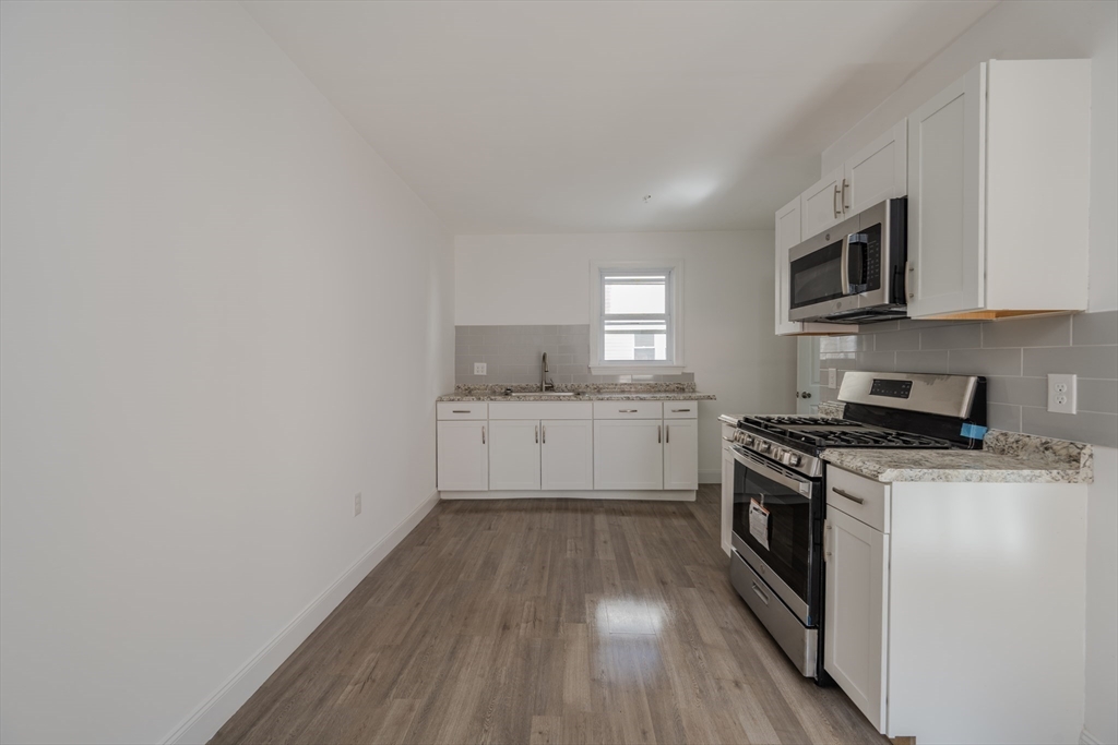 348 Walker St, Highlands