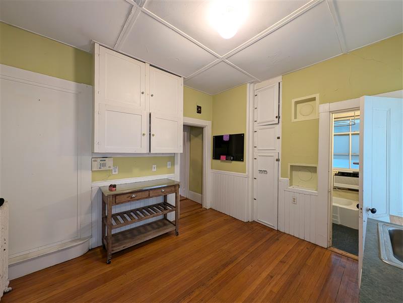 6 Hurlbut St, Neighborhood Nine