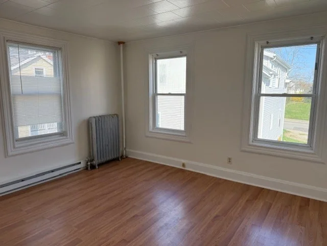 162 Hanover St, Fall River