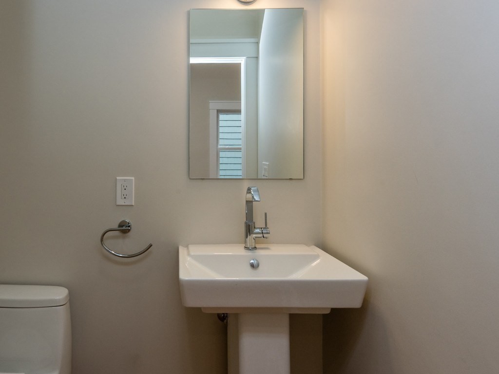 47 Wallace St, Tufts