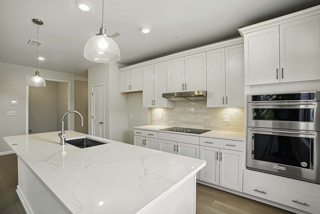 4 Winslow Ln, Grafton