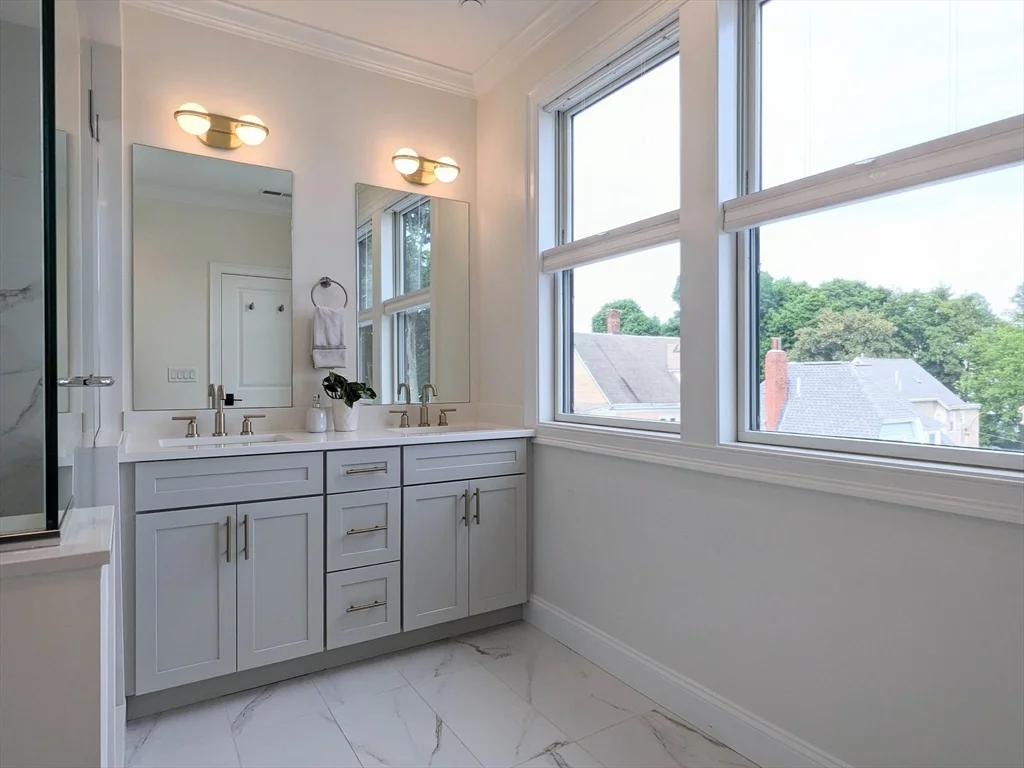 4281 Washington St, Roslindale