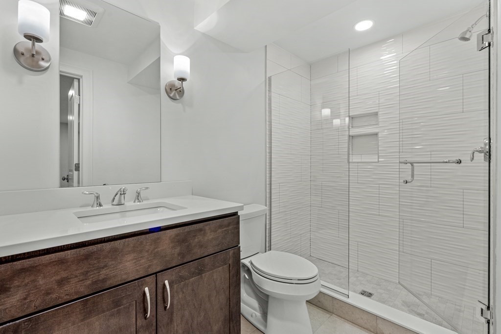 19 Lily Pond Ln, Lexington