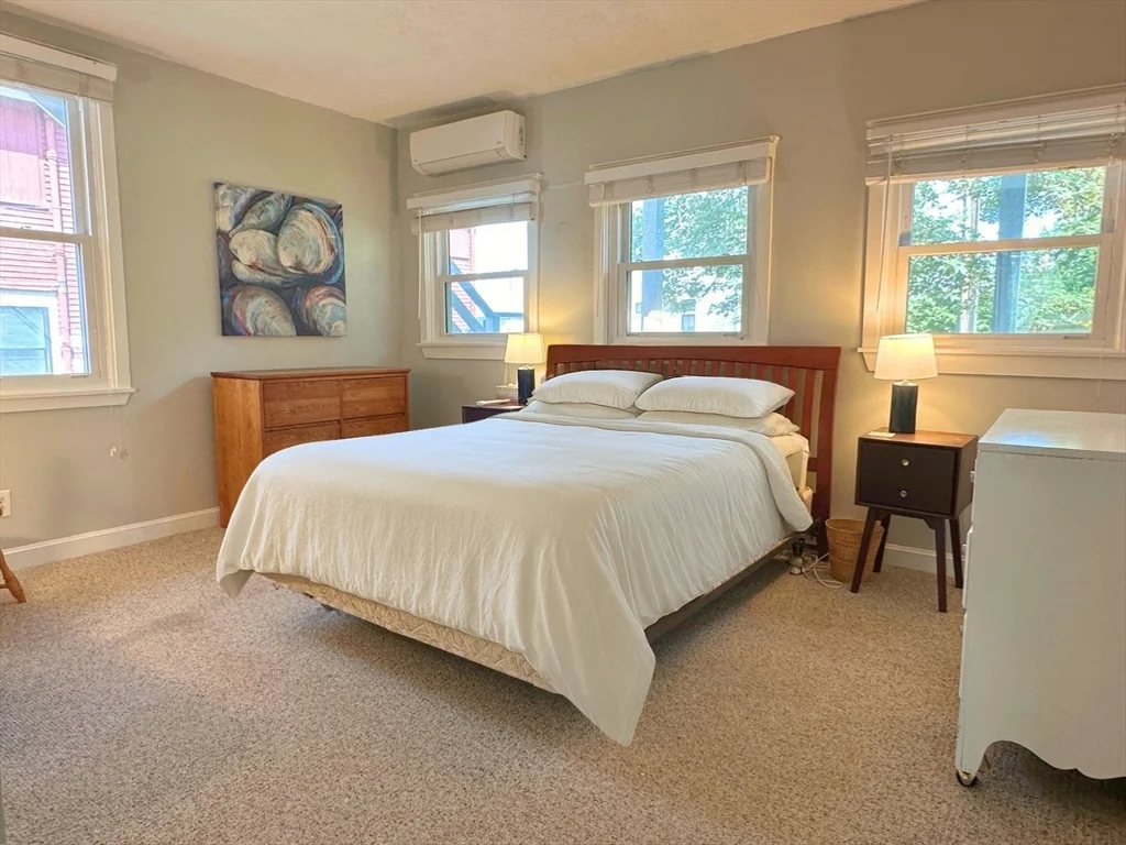 5 Pirate's Ln, East Gloucester