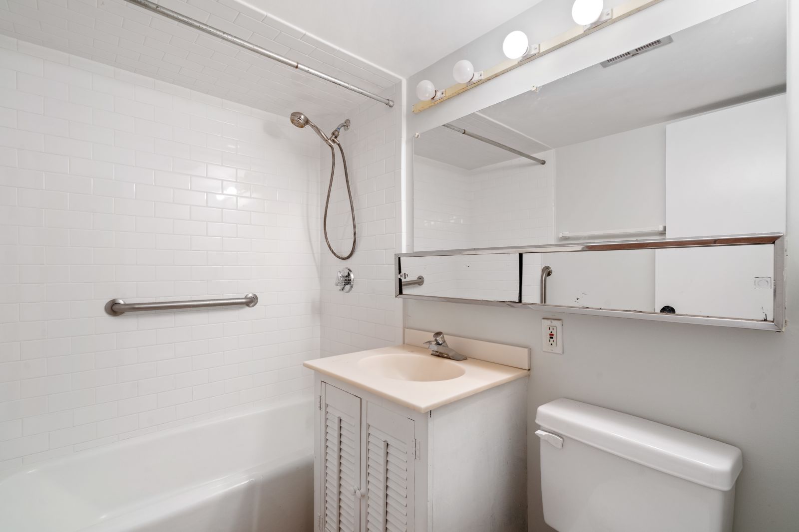 2 bed, 2 bath apartment for rent at 13 Dwight St Unit 1, South End — photo 6 of 22