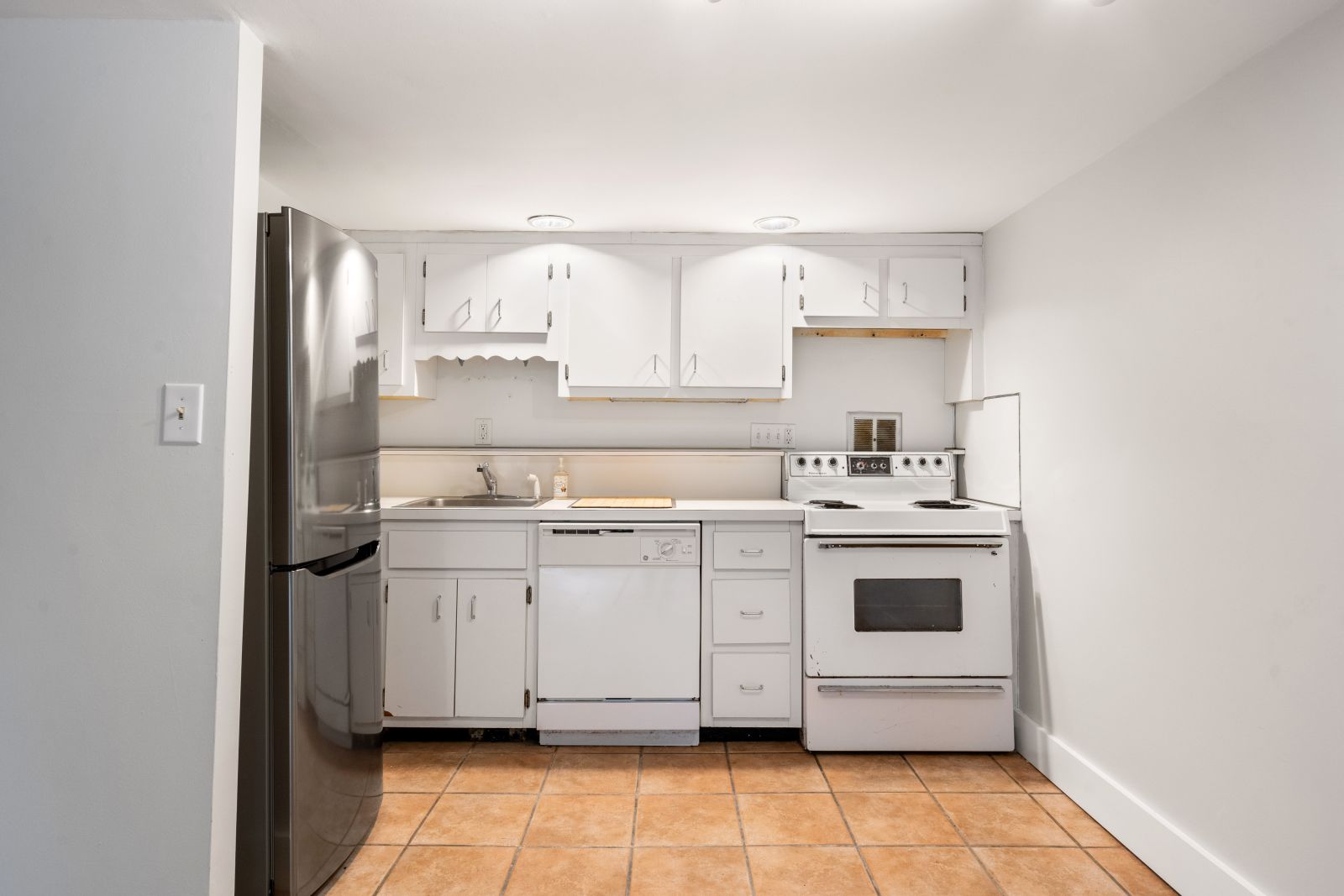2 bed, 2 bath apartment for rent at 13 Dwight St Unit 1, South End — photo 9 of 22