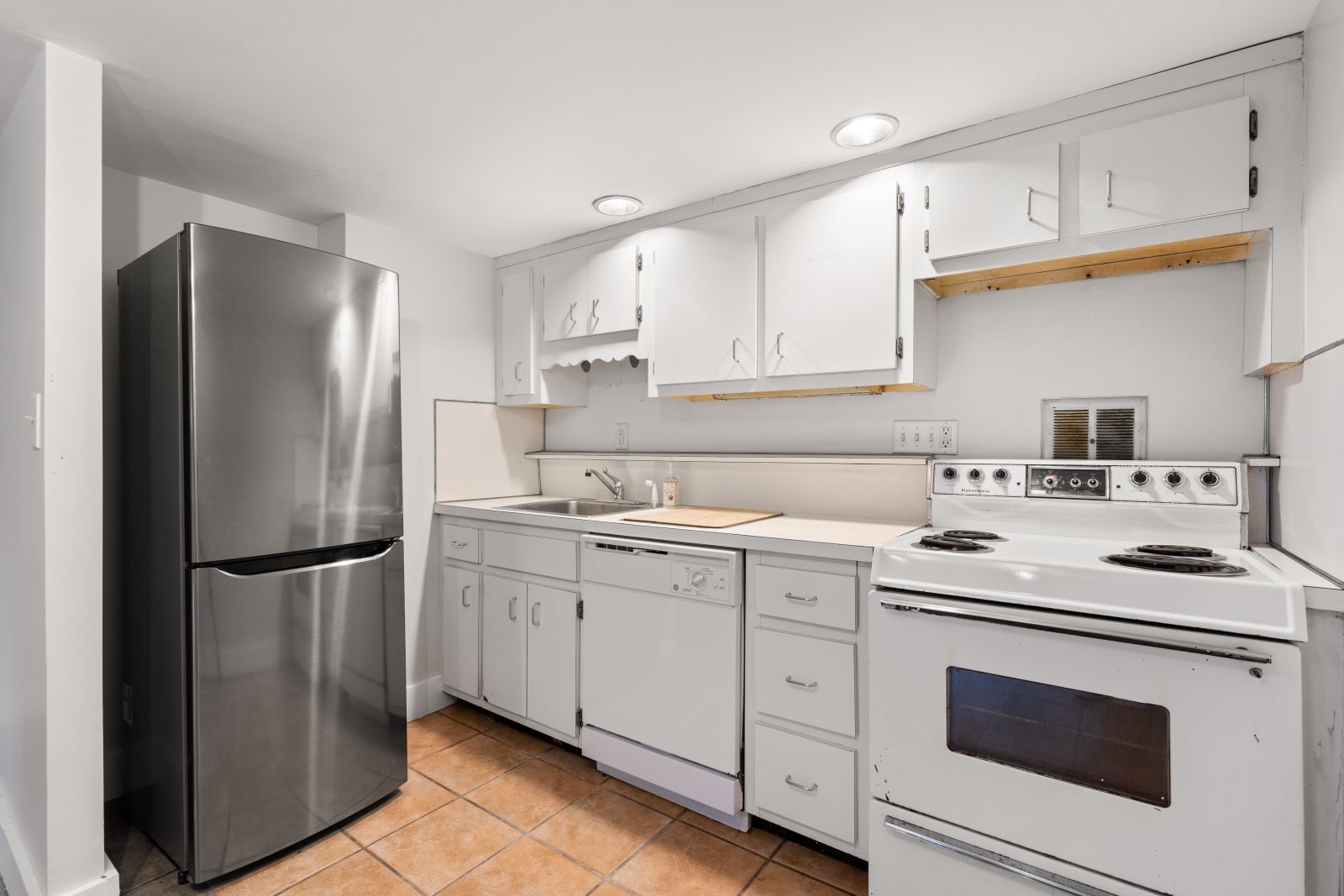 2 bed, 2 bath apartment for rent at 13 Dwight St Unit 1, South End — photo 11 of 22