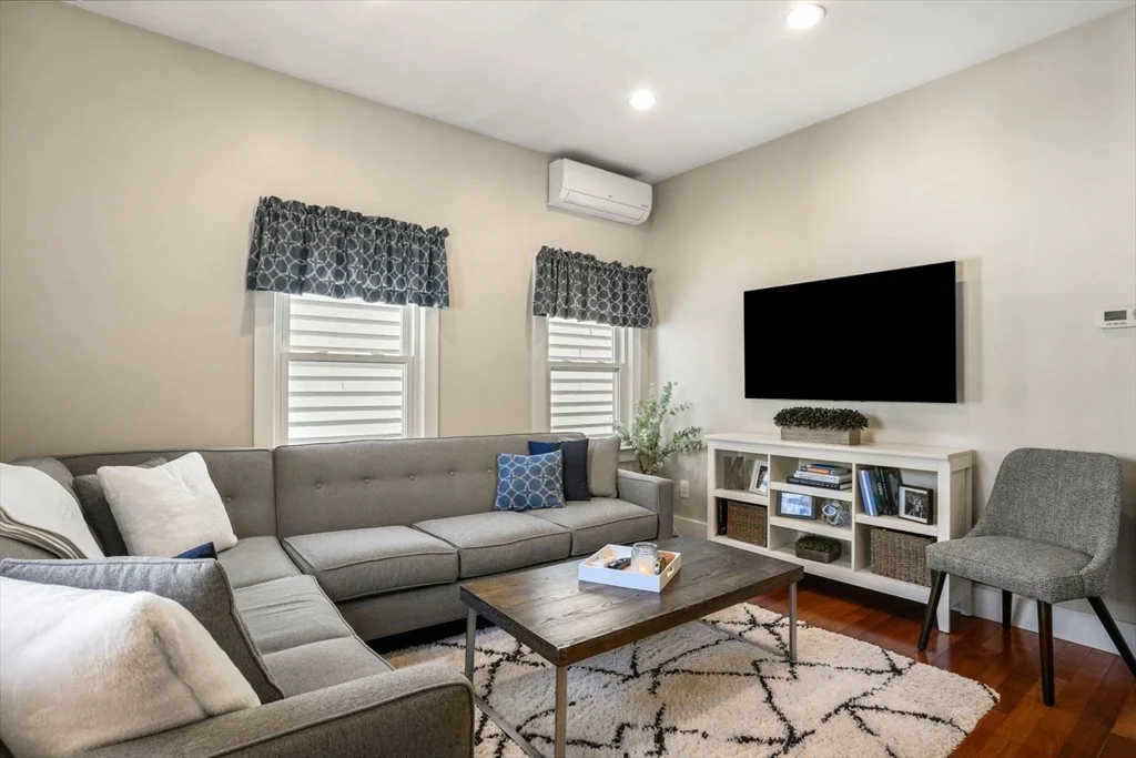 596 E 2nd St, South Boston