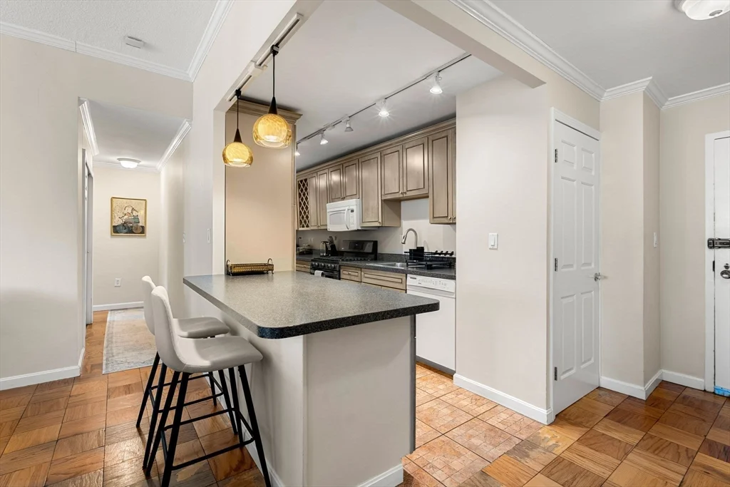2 Hawthorne, West End