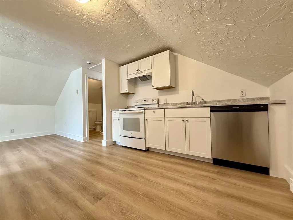 542 Mount Hope St, North Attleboro