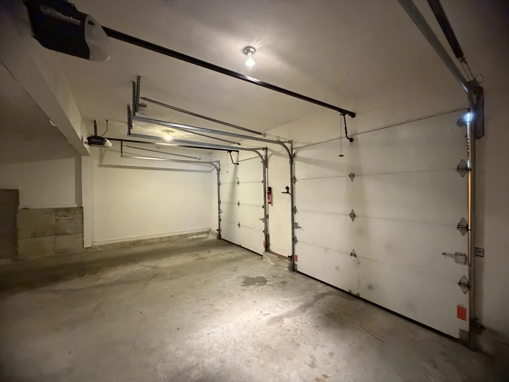 81 N Main St, North Bellingham