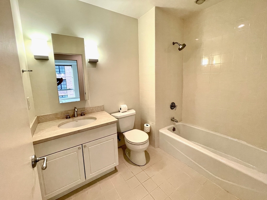 80 Broad St, Downtown