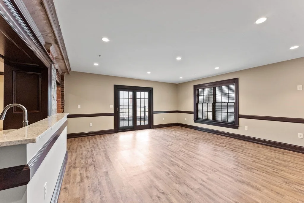 6 Main St Ext, Downtown