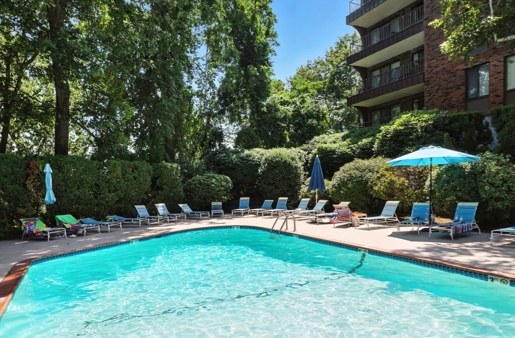 1006 Paradise Rd, Swampscott