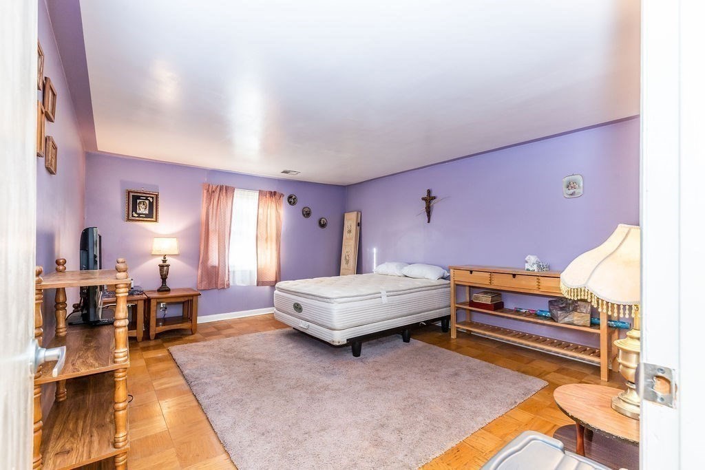 102 Oak Ln, Brockton