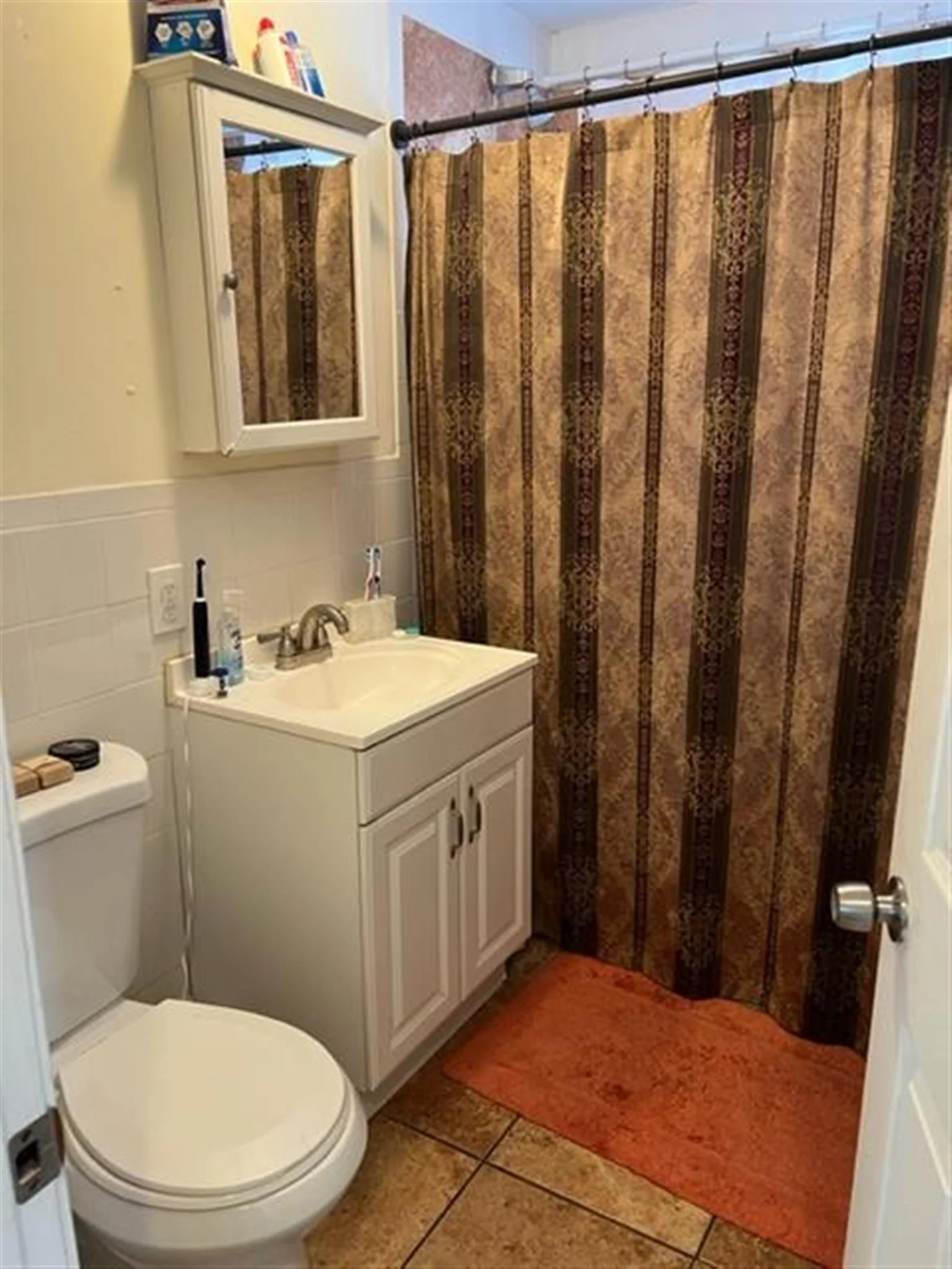 128 Cedar St, Powder House Square