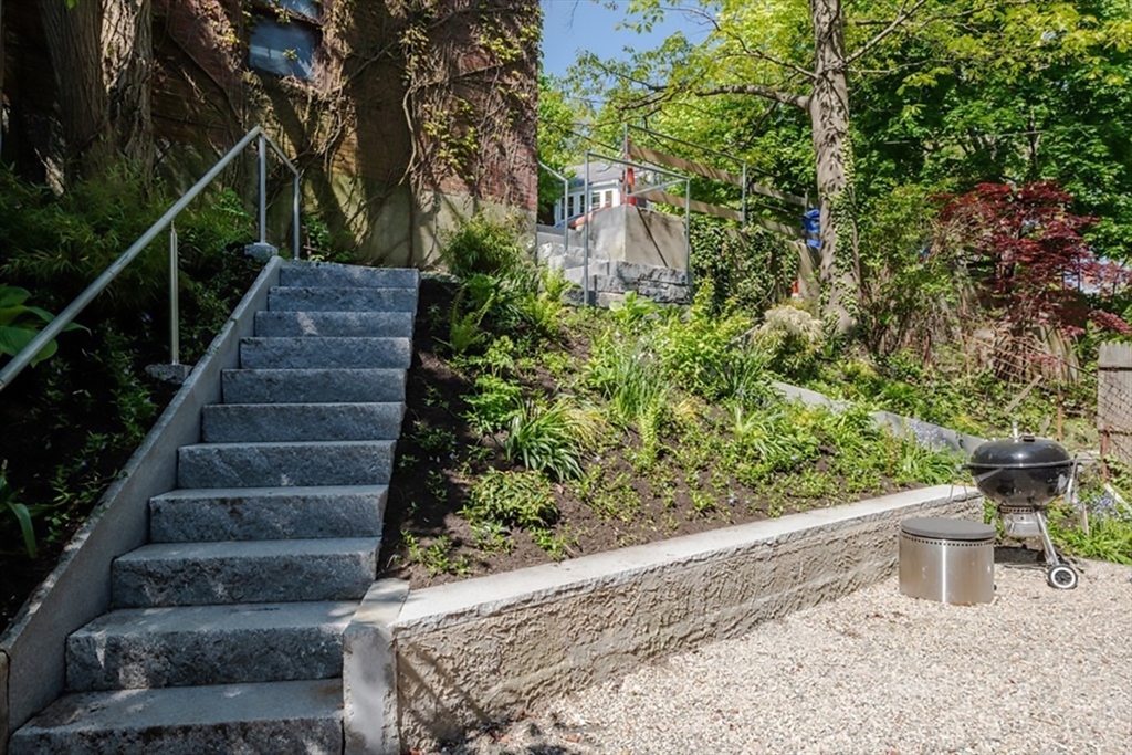 15 Colbourne Crescent, Brookline