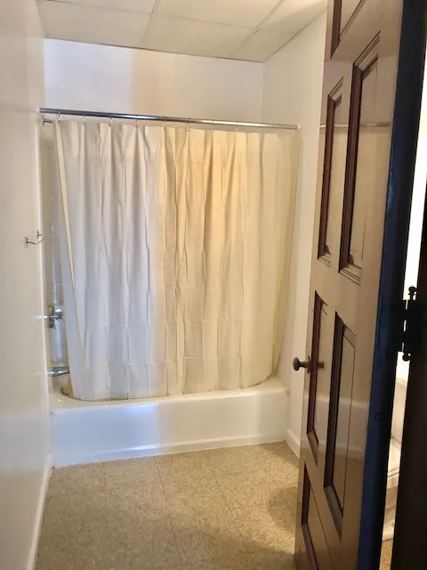 1061 Beacon St, Longwood