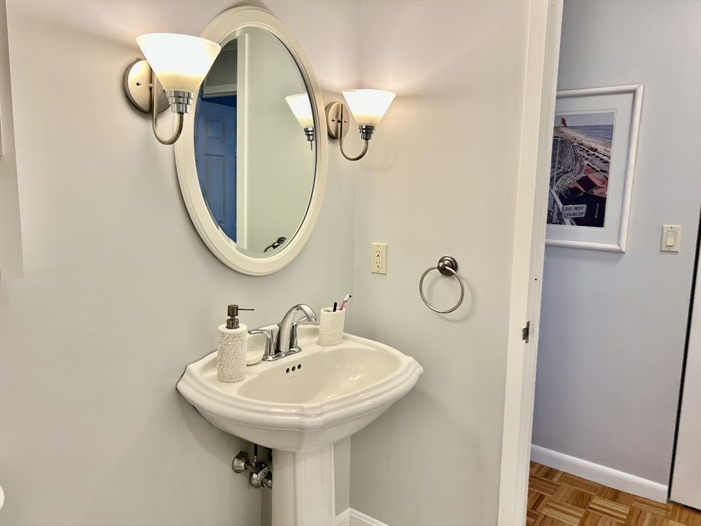 1006 Paradise Rd, Swampscott